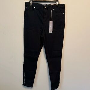 Jennifer Lopez • High rise skinny ankle jeans